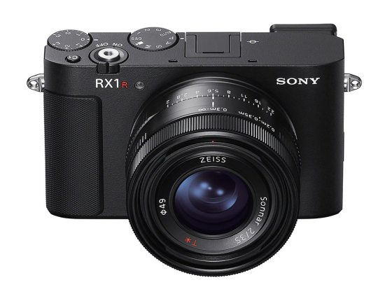 ソニー、「RX1R III」発売。手のひらサイズの小型軽量ボディにAI認識による高性能AFと有効約6100万画素フルサイズセンサーを凝縮