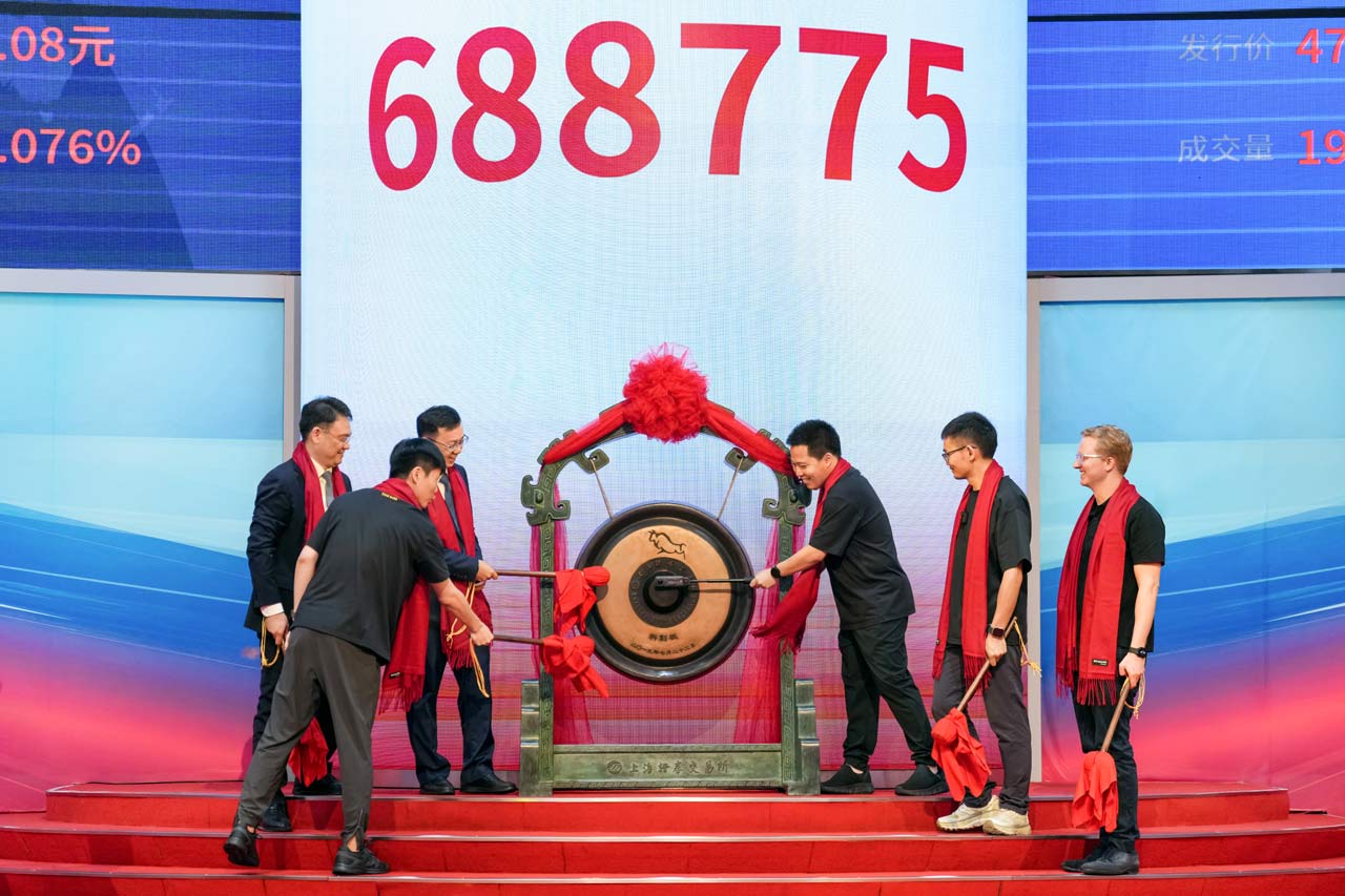 FrontlineVRcamera-vol43_02