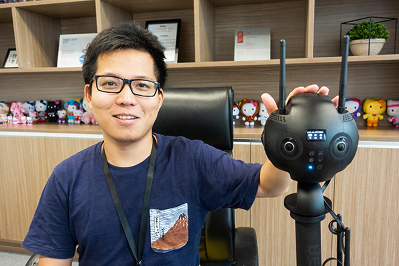 FrontlineVRcamera-vol43_05