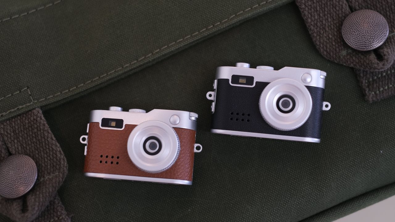 サイトロンジャパン、指先サイズの液晶付きミニデジタルトイカメラ「Cookie」発売