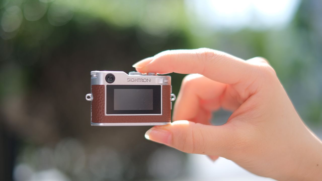 サイトロンジャパン、指先サイズの液晶付きミニデジタルトイカメラ「Cookie」発売