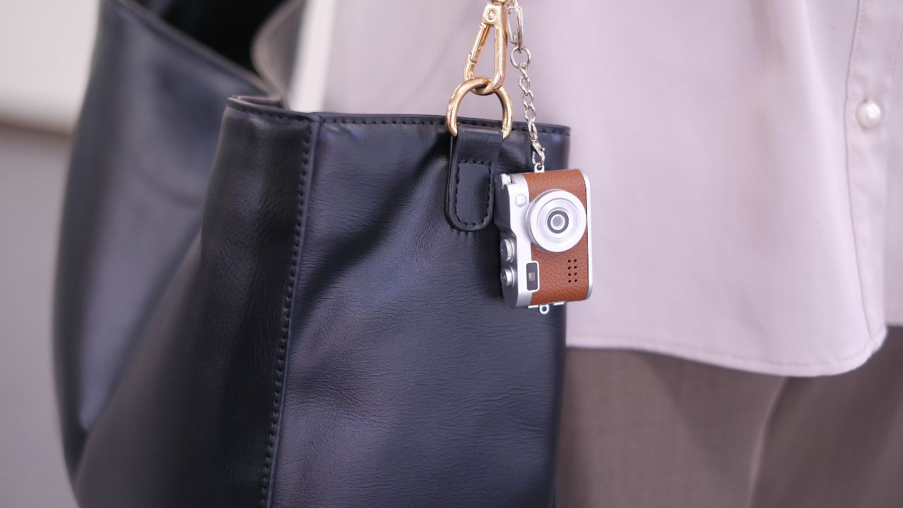 サイトロンジャパン、指先サイズの液晶付きミニデジタルトイカメラ「Cookie」発売