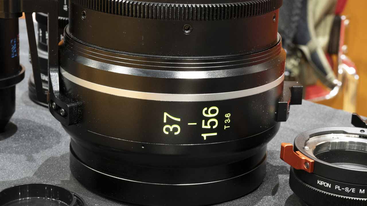 KIPON、中判対応シネマズームレンズ「CINESPEED65」を全世界で初公開