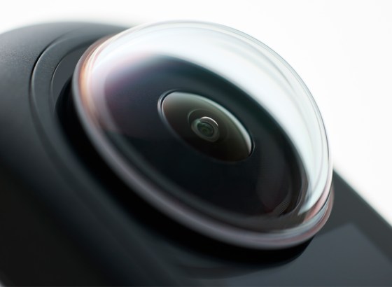 リコー、THETA X360°カメラ専用アクセサリー「レンズプロテクター TP-1」発売。レンズを保護しつつ高画質を実現