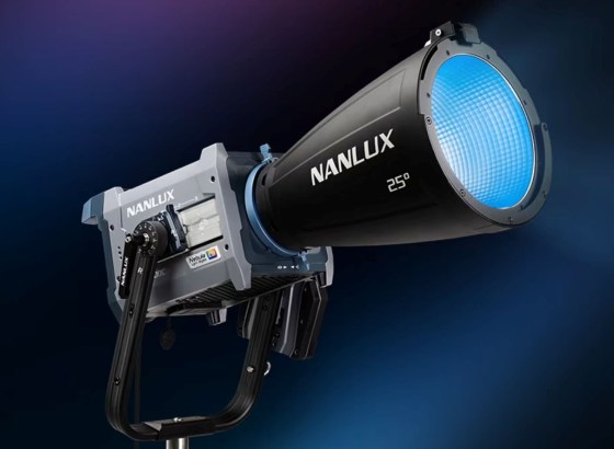 NANLUX、パワフルで多用途なフルカラーライト「Evoke 600C」発表