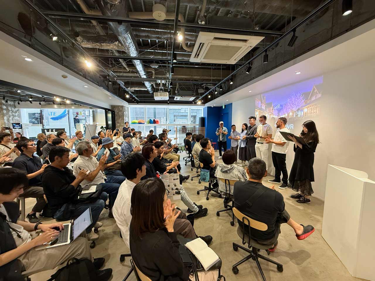 FrontlineVRcamera_45_13O7AONOTu