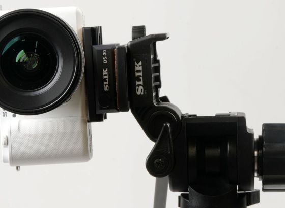 ケンコー・トキナー、流行の「縦長動画」の撮影に対応する動画雲台「スリック バーチカルビデオヘッド」 発売