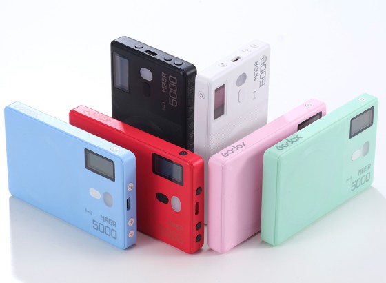GODOX、磁気ワイヤレス充電器になるLEDライト「MA5R」発売。スマホに給電しながら、高演色セルフィーライト撮影が可能