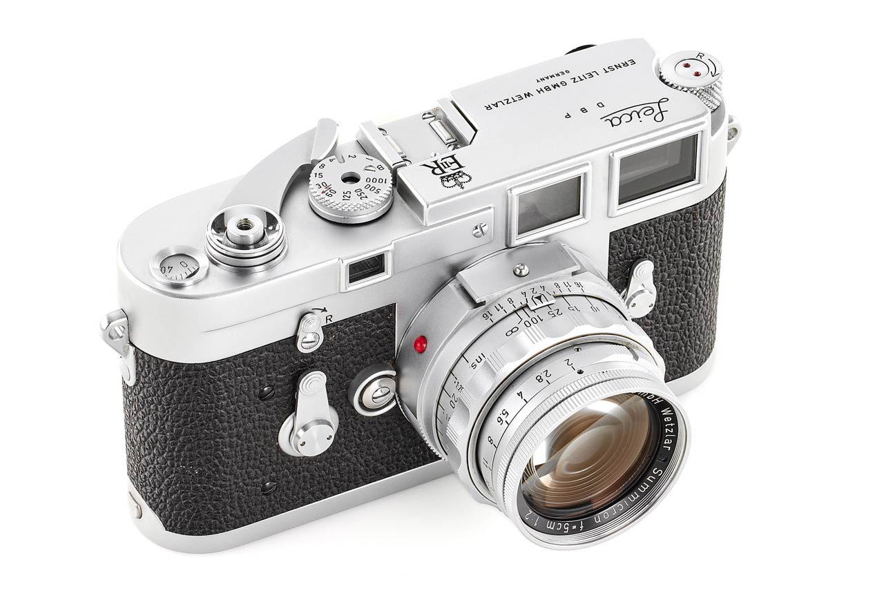 Leica 写真によるその歴史 サイン入り 限定版 貴重 ライカ カメラ 落札額は約10億円！前ローマ教皇の「ライカ」が予想の100倍近い価格で