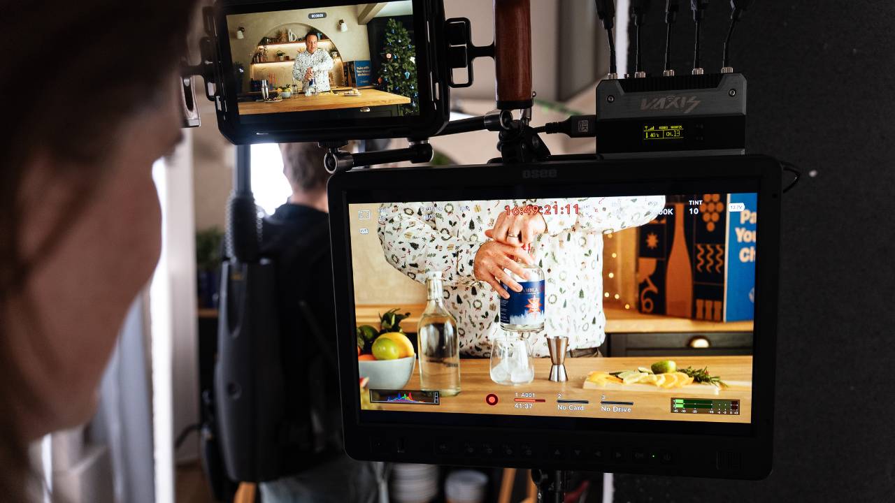 Blackmagic Design導入事例：Naked Winesクリスマスキャンペーン の場合