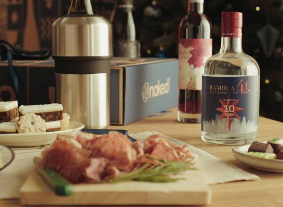 Blackmagic Design導入事例：Naked Winesクリスマスキャンペーン の場合