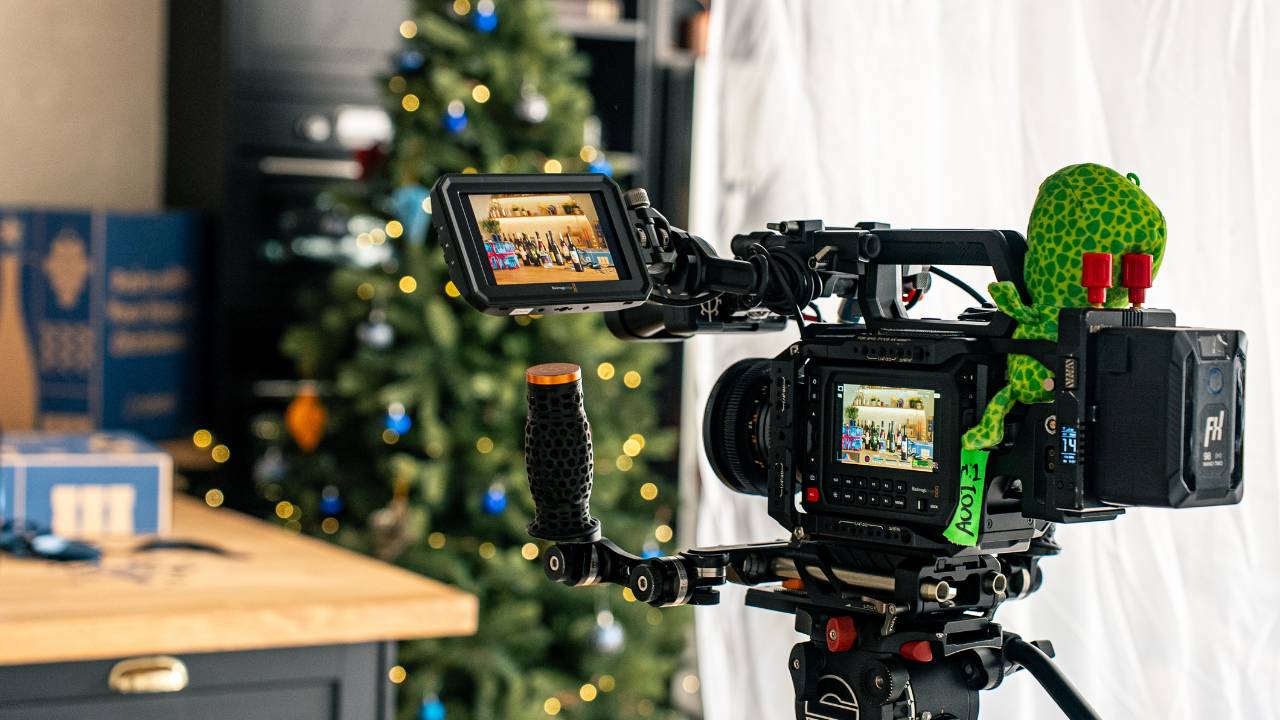 Blackmagic Design導入事例：Naked Winesクリスマスキャンペーン の場合