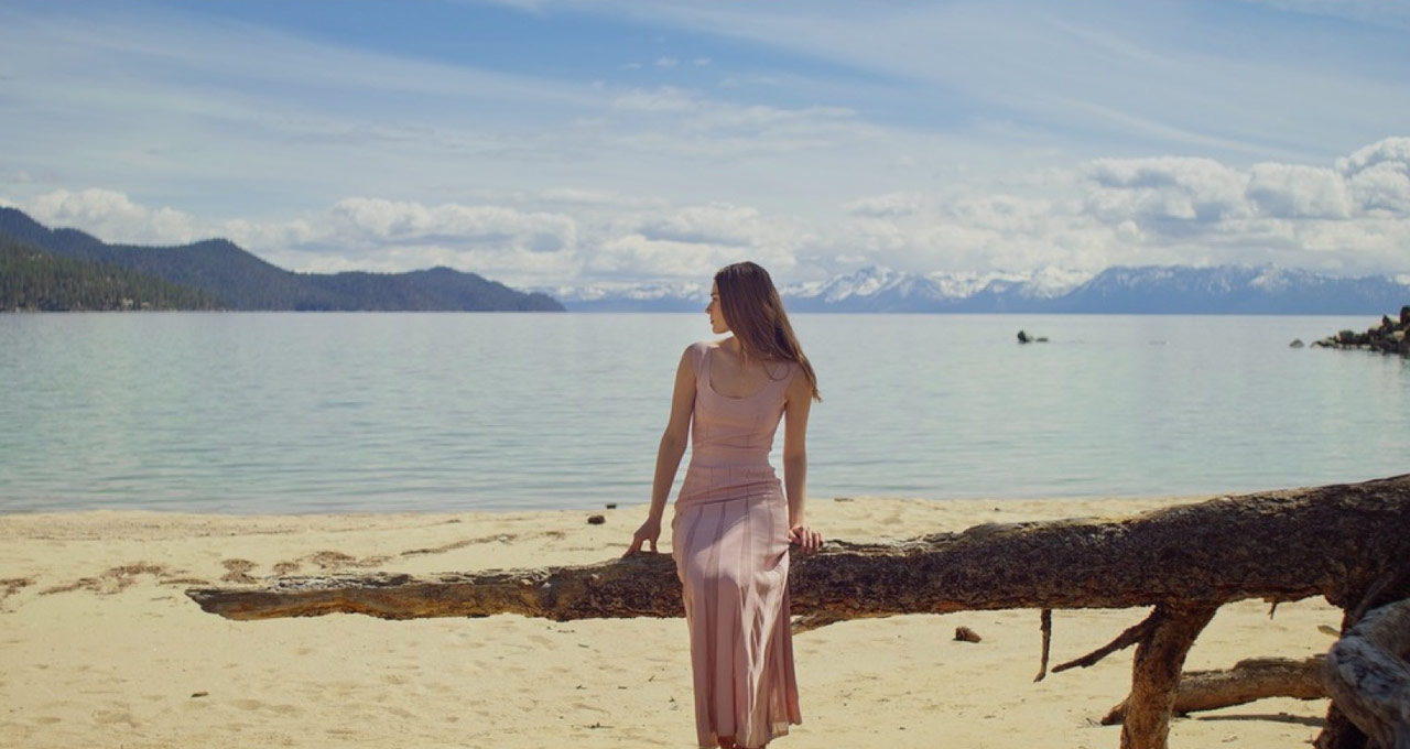 251201_BMD_St-John-Knits-Commercial_01EIg7KYmn