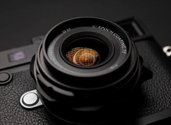 Thypoch、21mm f/3.5 Mマウントレンズ「Ksana 21mm f/3.5」発売。クラシックでシネマティックなスタイル、モダンな性能