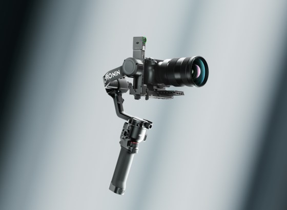 DJI、軽量プロ向けスタビライザー「RS 5」発表。強化型トラッキングで撮影効率を最大化