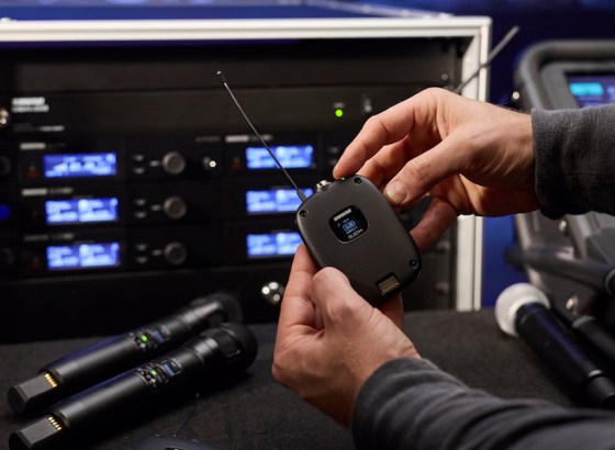 Shure、新世代ワイヤレスマイクシステム「SLX-D+」発表。機能拡張でハウリング抑制や遠隔操作を提供