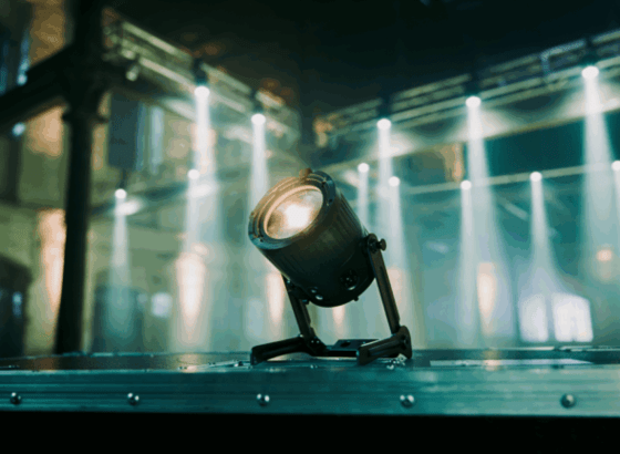 Astera、「QuikBeam」発売。交換可能なバッテリーを搭載した多用途の200W相当LEDスポットライト