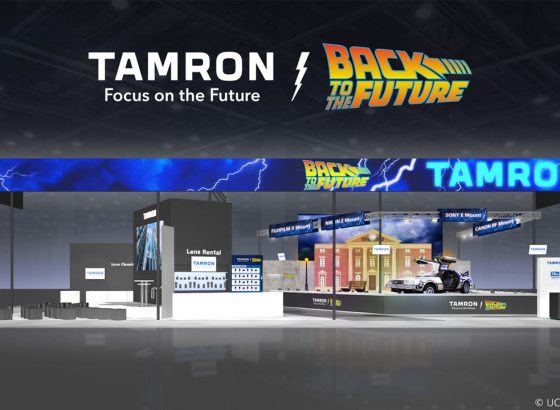 タムロン、CP+2026で映画『バック・トゥ・ザ・フューチャー』とのコラボレーションブースを展開 [CP+2026]