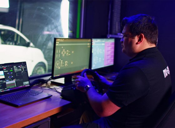 Mo-Sys、背景映像と完全同期するモーションキット「CarRig」を発表。ステアリングと振動を自動再現