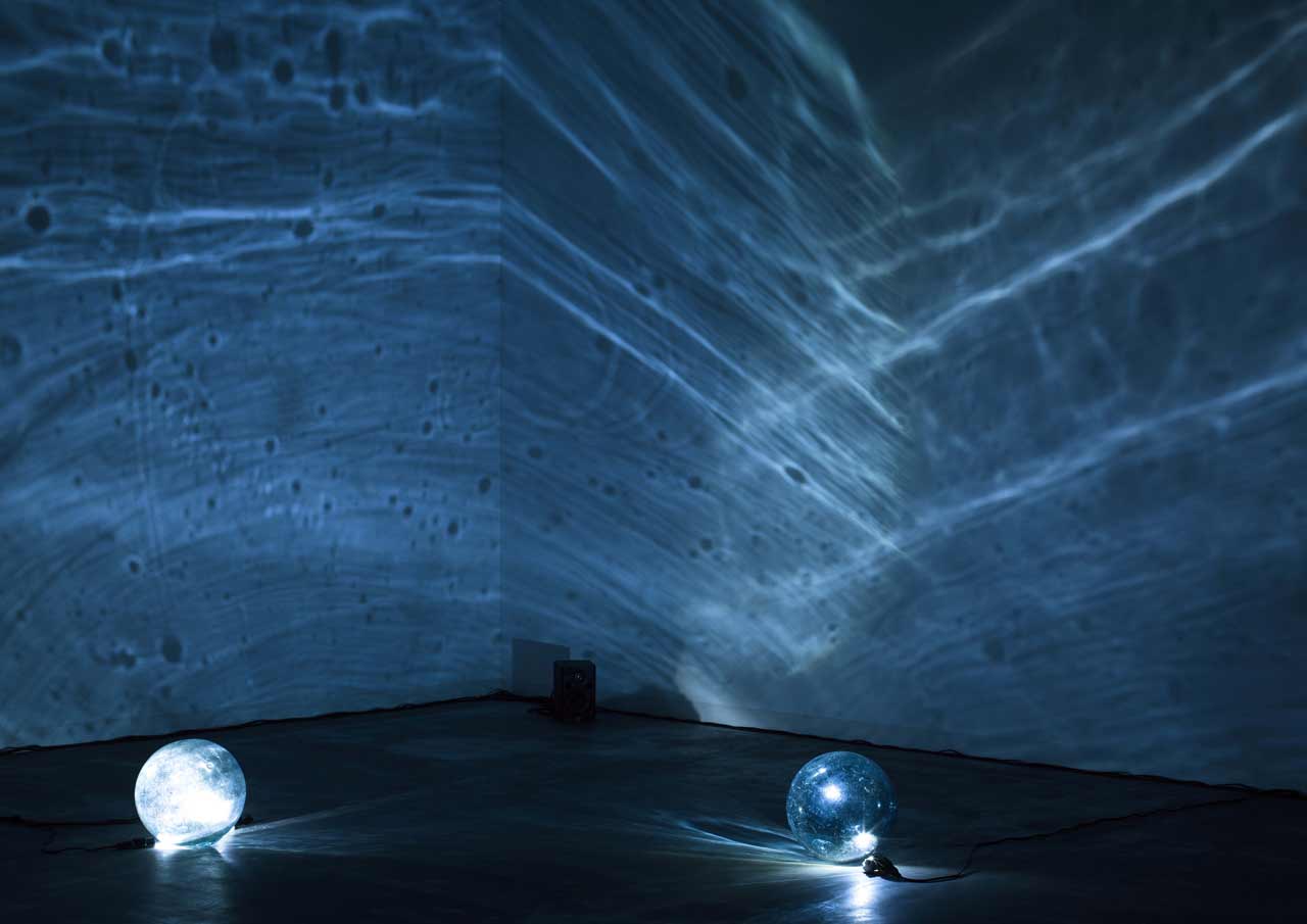 写真集『－・・』に収録された作品の一例