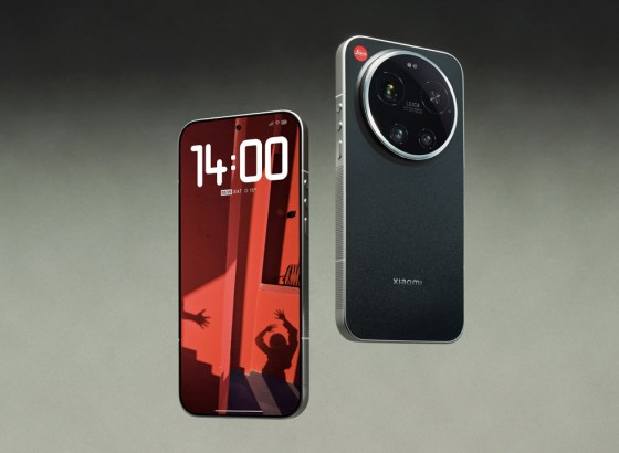 ライカ、初の国際市場向けスマホ「Leitzphone」発表。独自設計のトリプルカメラシステム搭載