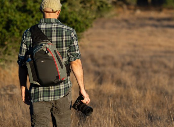 thinkTANKphoto、アウトドアスリング「フォトクロス V2」発売。瞬時の撮影を叶えるスウィングアクセス、耐久性がさらに向上