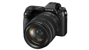 富士フイルム、「GFX100S II」Ver.2.50公開。電動パワーズームレンズ「GF30-110mm T3.5 PZ」への対応とT値表示機能を追加