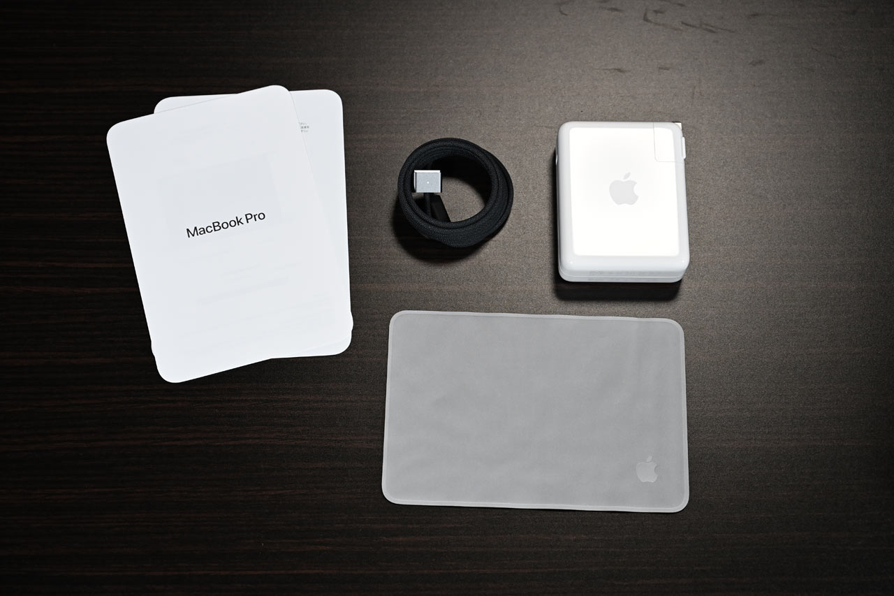 260401_Reviews_MacBookProM5MAX_06mS7EUXv5