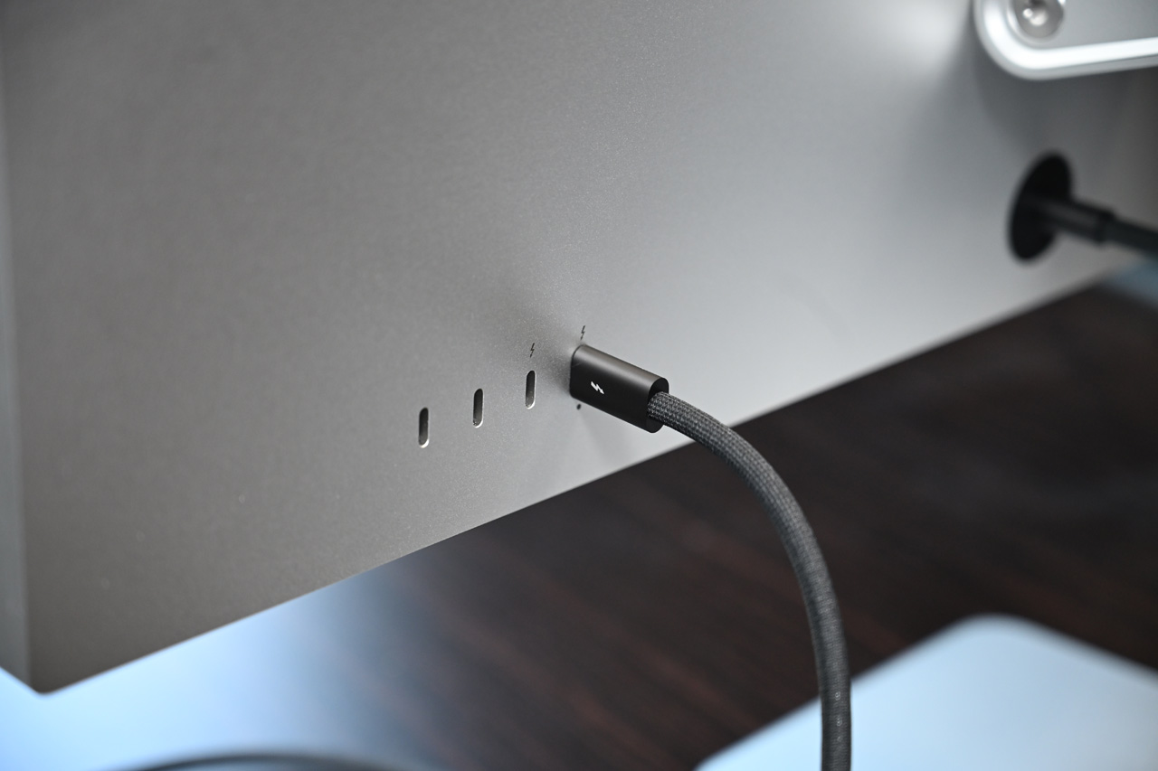 260401_Reviews_MacBookProM5MAX_29sS1ui8OD