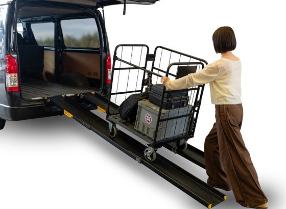 五常、映像・音響現場の搬入負担を軽減する車両積込スロープ「バンロード」を発売。最大3mに、カゴ台車ごと積み込み可