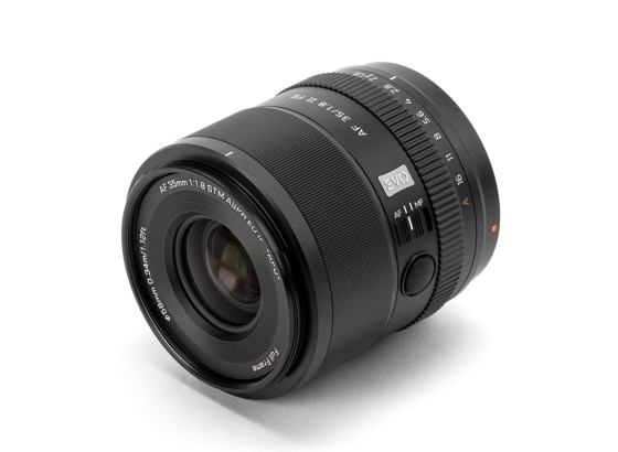 Viltrox、新シリーズ第1弾「AF 35mm F1.8 II EVO」発売。APO設計で日常スナップを鮮やかに描写