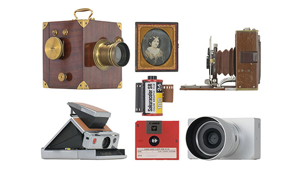 日本カメラ博物館特別展の展示品イメージ：銀板写真、フィルム、フロッピーディスク、ポラロイドSX-70、シグマBF