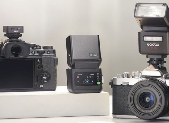 GODOX、クロスブランドで使用可能なカメラフラッシュ「iT32」、各社TTL対応トリガー「X5」販売開始