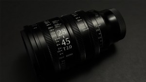 シネマルックへ導くビルドクオリティをまとったズームレンズ「SIGMA AF CINE LINE 28–45mm T2 FF」 [OnGoingReView]