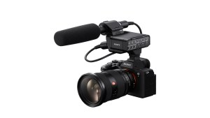 ソニー、α7R VI向け新アクセサリー群を発表。大容量バッテリーや32bit float対応XLRアダプターを投入