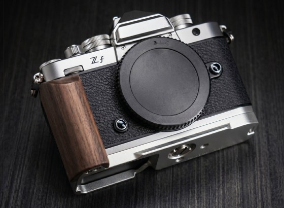 YUWOOD、操作性と質感を両立した「ウッドグリップ 一体型ベースプレート」発売