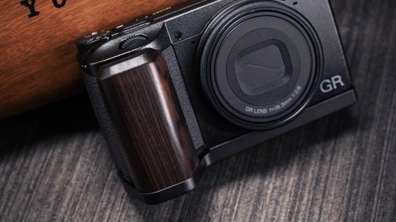 LIGHT LENS LABから限定マウントアダプター登場。ブラスゴールドの特別