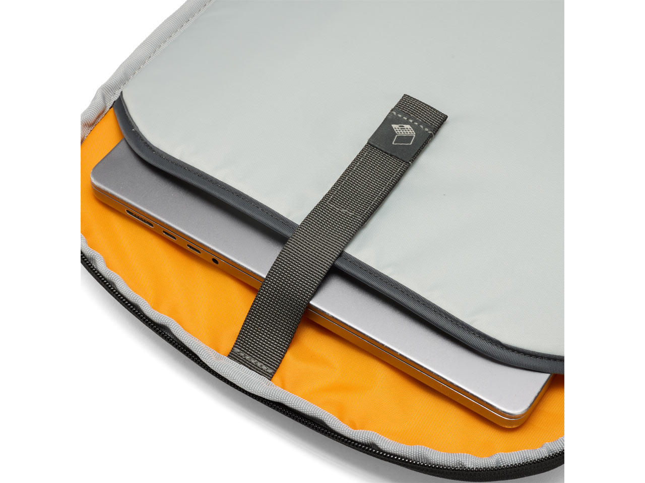 260729_Lowepro_FastpackIV_04Ucidtu3h