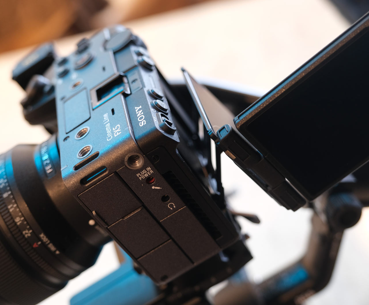 Review_SONY-FX5_01Hp0KLCmb