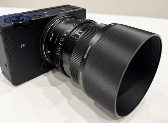 シグマ、世界最小フルサイズ機「Sigma FP2」発表。本格的な撮影機能と自在な拡張性、スイッチひとつで本格シネマ機へ