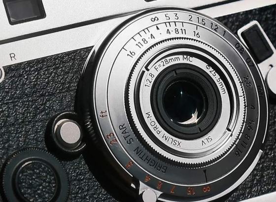 焦点工房、真鍮製パンケーキレンズ「Brightin Star 28mm F2.8」ライカMマウント用を発売。距離計連動機構を備えた超薄型