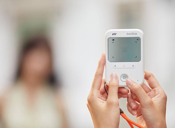 GODOX、透明ファインダーと露出計を搭載した小型カメラ「C100」を発売