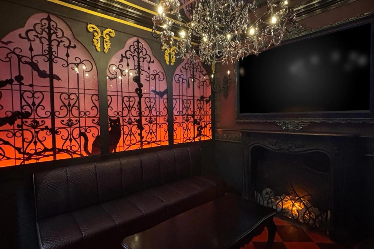 常設カラオケルームとして安全性と耐久性に配慮したGothic HORROR ROOMの内装