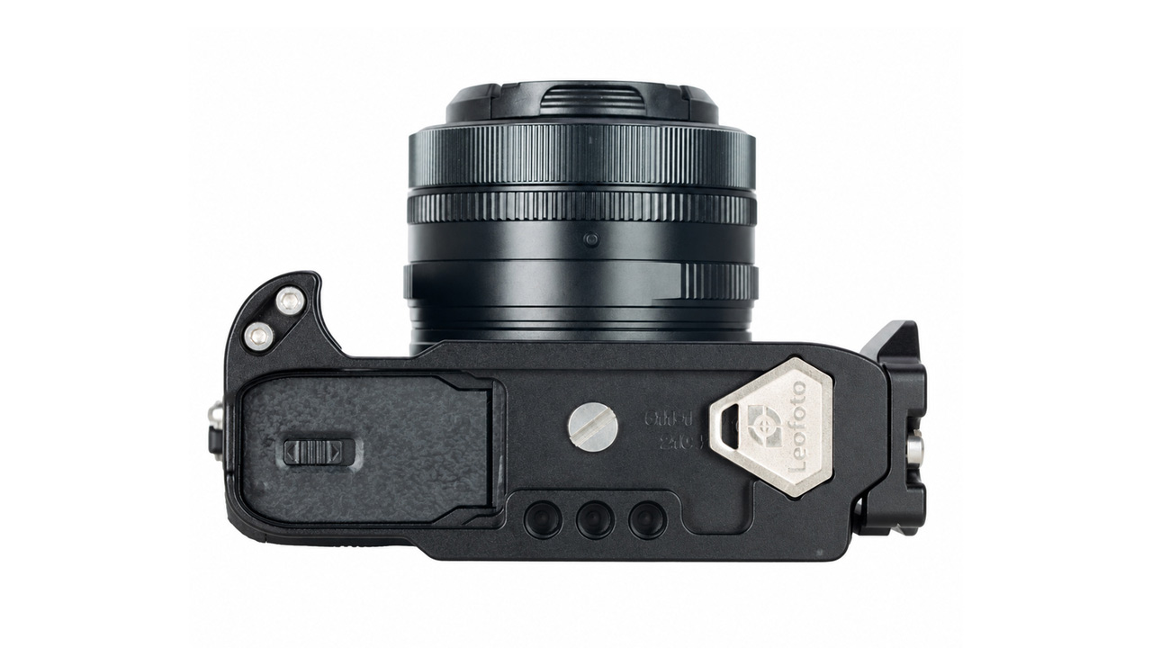 LPS-RX1RIIIのアクセサリー取付部と工具収納部
