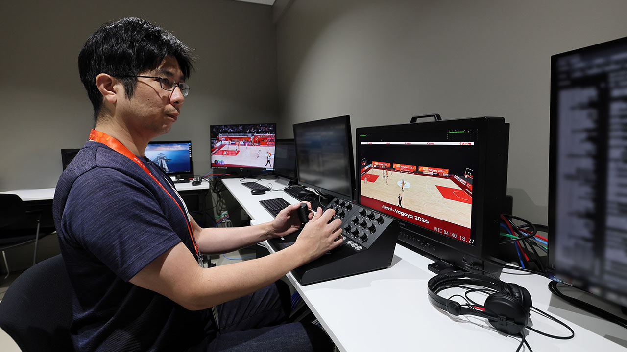 生成されたボリュメトリック映像を確認するオペレーター