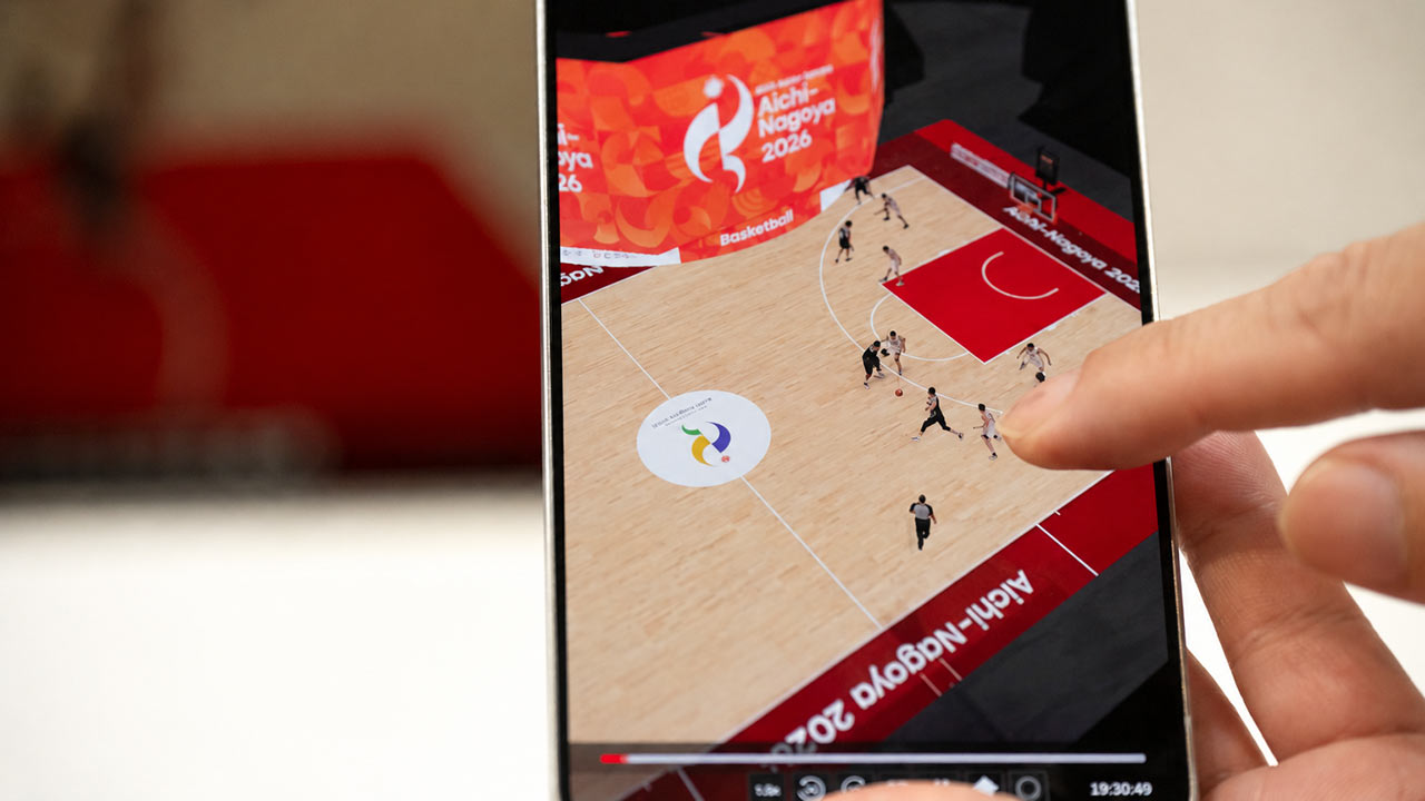 スマートフォン上で自由視点映像を確認するデモ