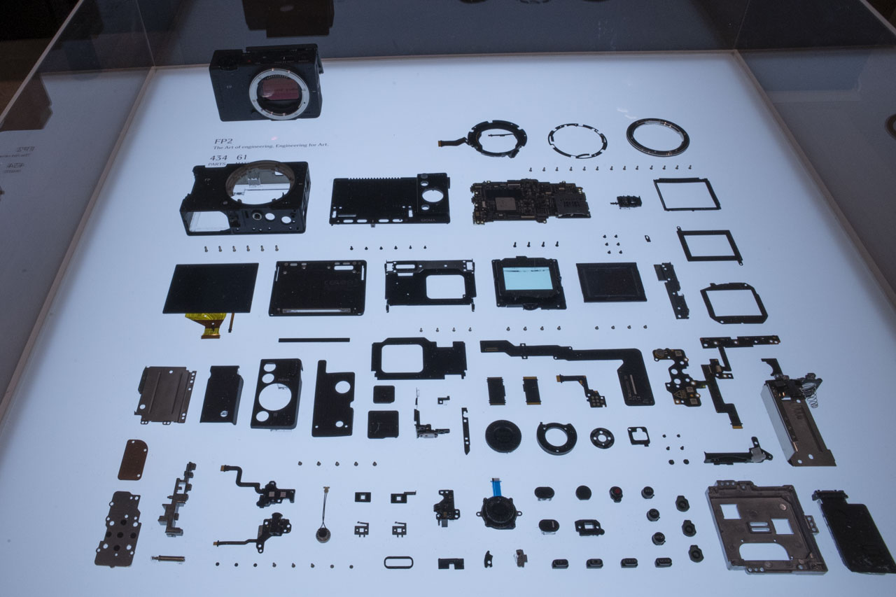 Sigma FP2の分解展示