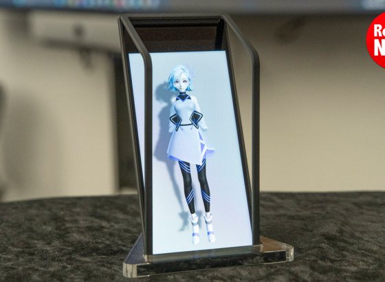 ソニー、小型空間再現ディスプレイ「ELF-MN1」体験レポート。6インチの小さな画面に広がる立体世界、キャラクターが机の上に現れる [Report NOW!]